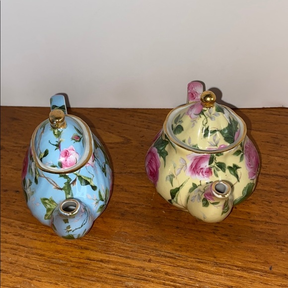 (2) Special place miniature China tea pots - Picture 1 of 9